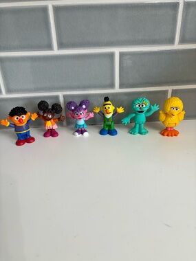 Sesame Street Neighborhood Friends figures-6 ct